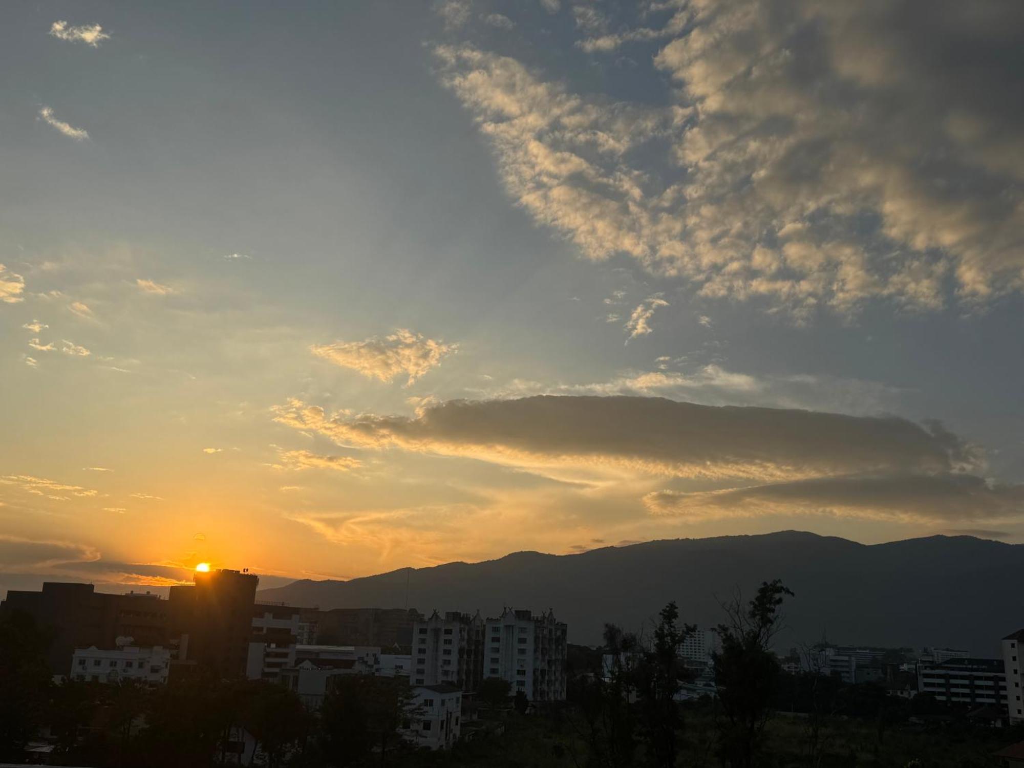 Mahar Hostel Chiangmai Чиангмай Экстерьер фото